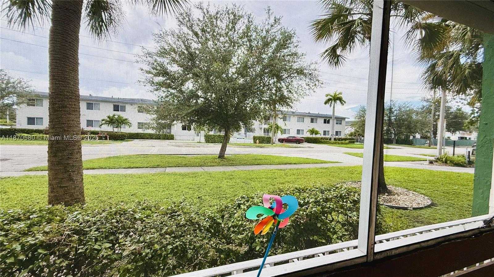 Small Image of 13101 MEMORIAL HWY #104, North Miami Number 11