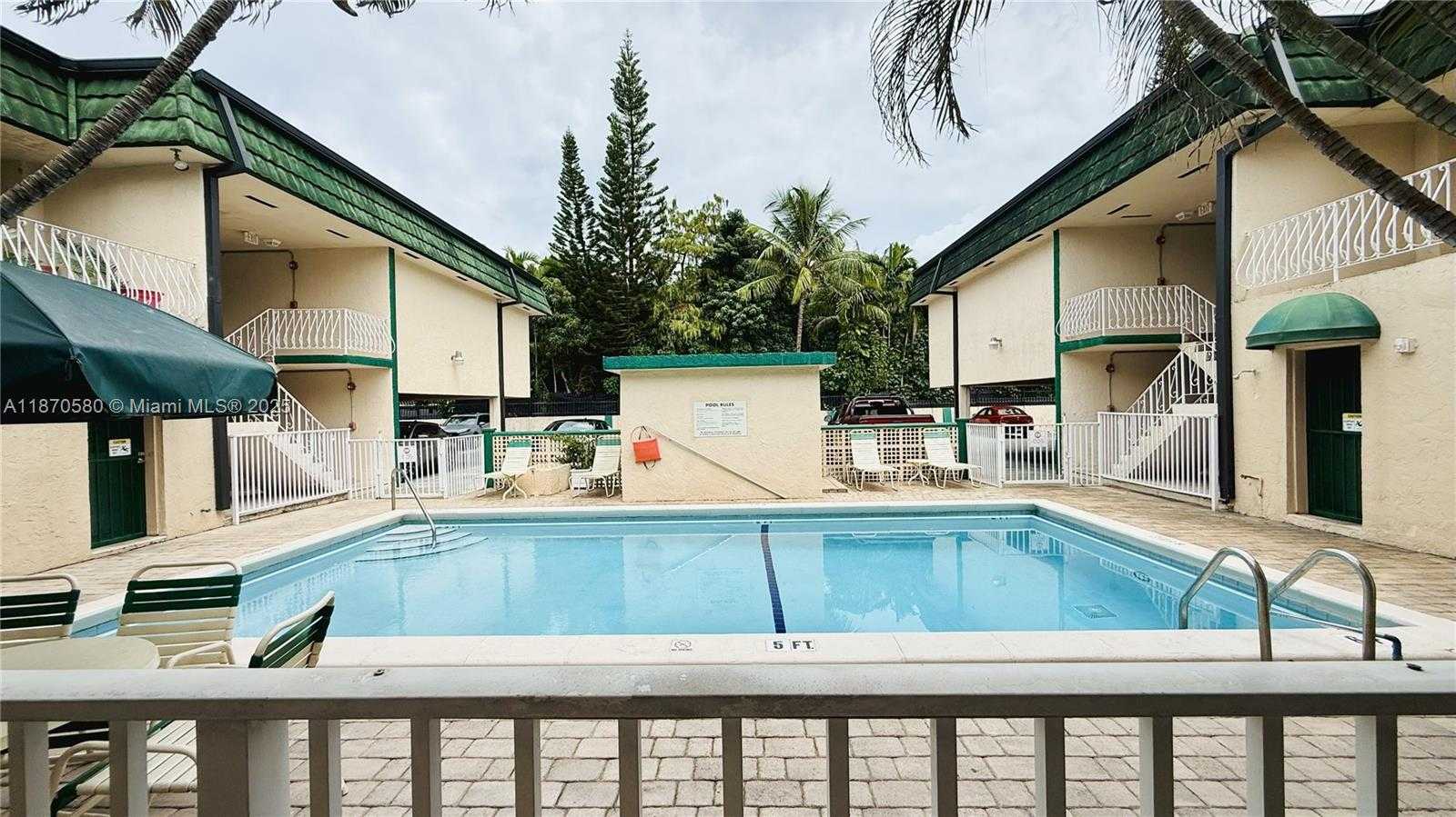 Small Image of 13101 MEMORIAL HWY #104, North Miami Number 14