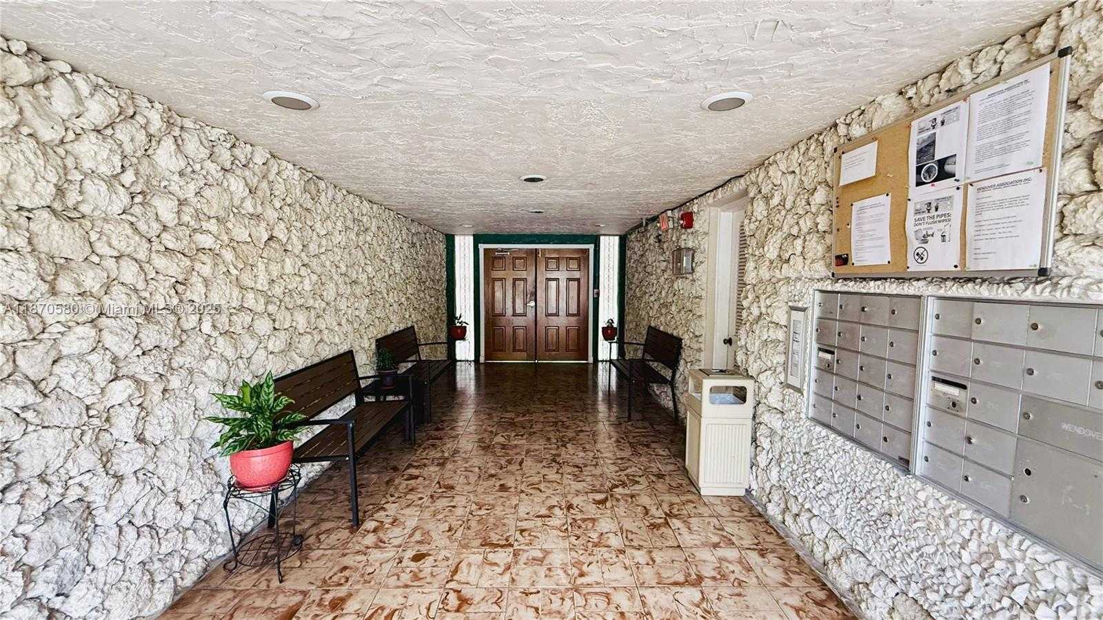 Small Image of 13101 MEMORIAL HWY #104, North Miami Number 15