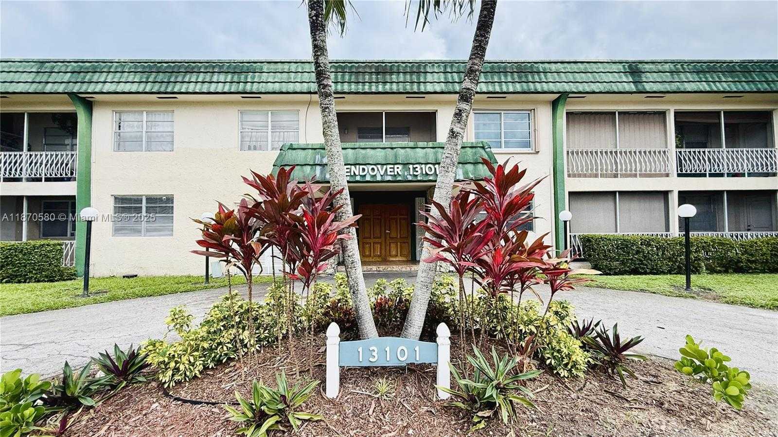 Small Image of 13101 MEMORIAL HWY #104, North Miami Number 16