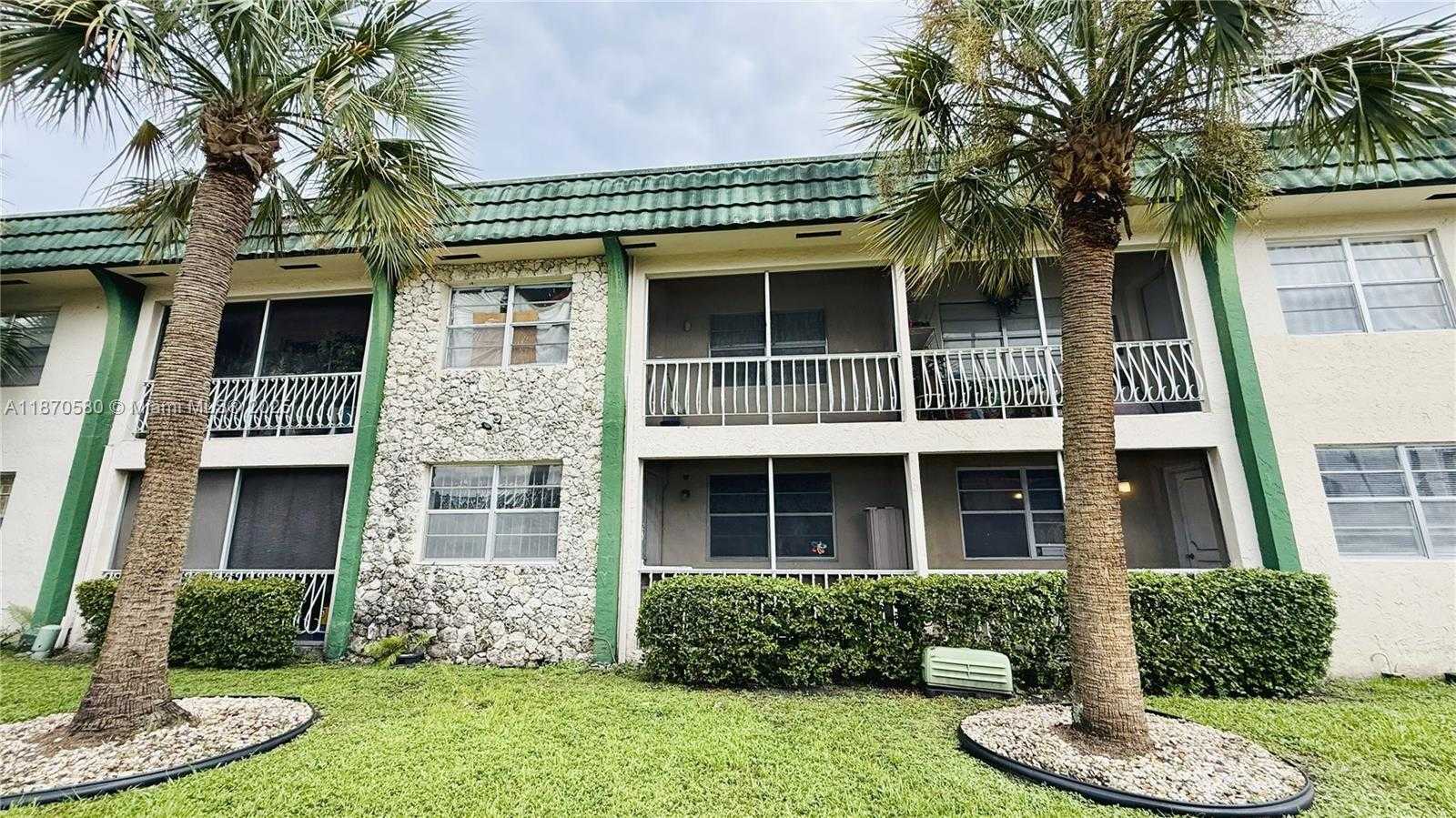 Small Image of 13101 MEMORIAL HWY #104, North Miami Number 17