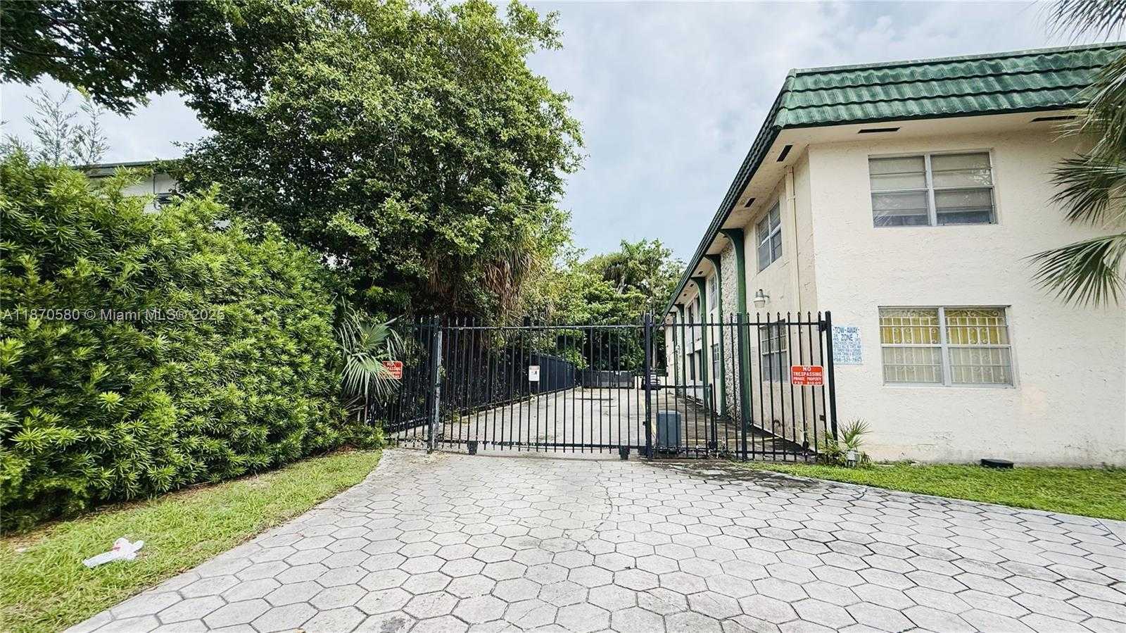 Small Image of 13101 MEMORIAL HWY #104, North Miami Number 18