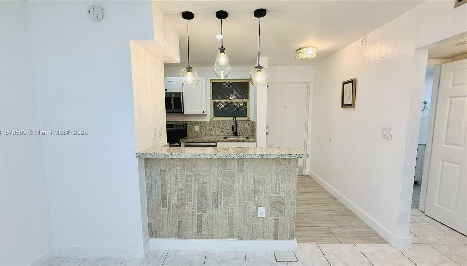 Small Image of 13101 MEMORIAL HWY #104, North Miami Number 3