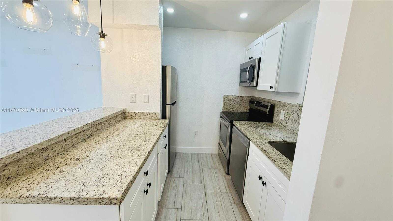 Small Image of 13101 MEMORIAL HWY #104, North Miami Number 4