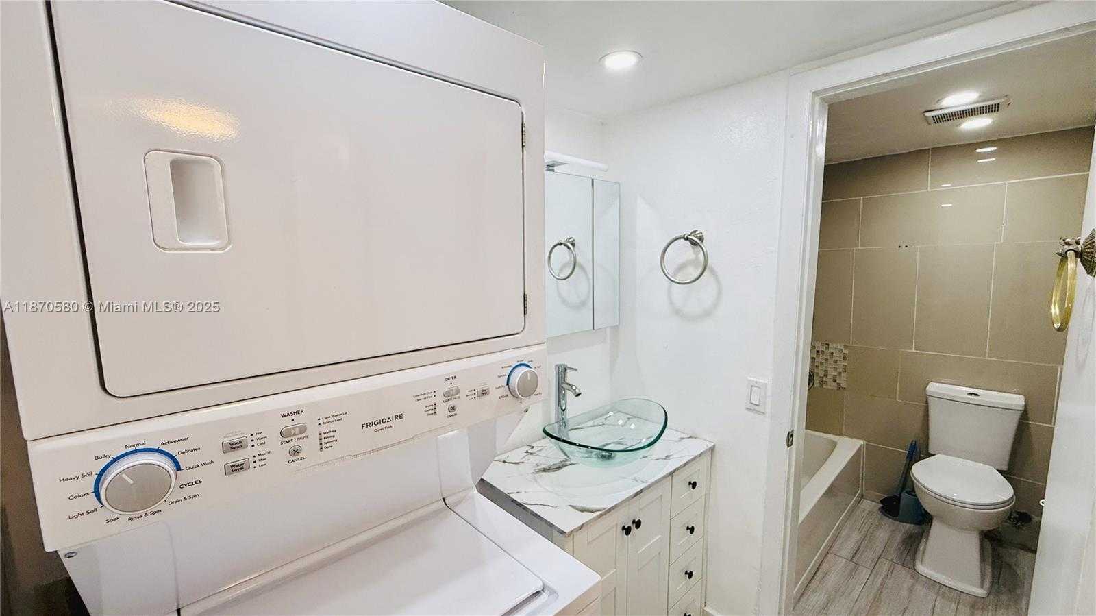 Small Image of 13101 MEMORIAL HWY #104, North Miami Number 6