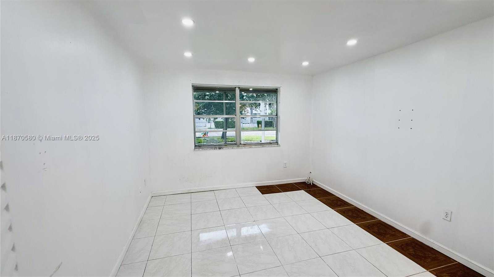 Small Image of 13101 MEMORIAL HWY #104, North Miami Number 8