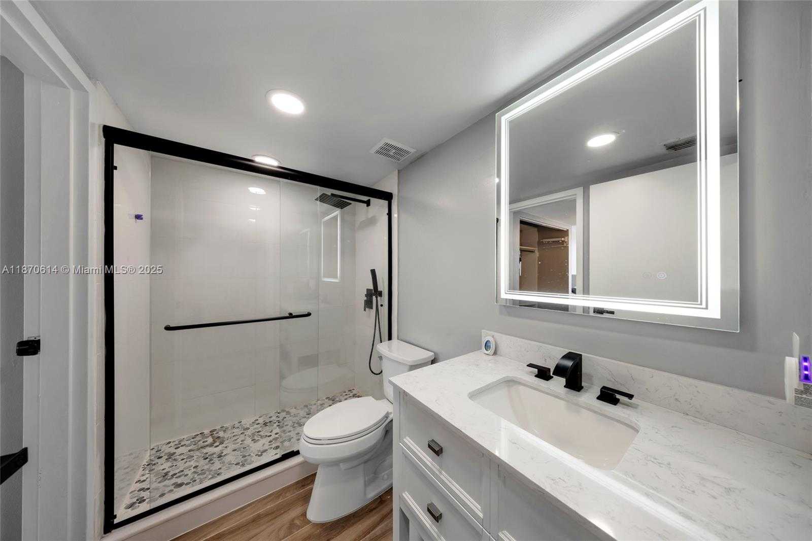 Small Image of 7601 EAST TREASURE DR #1722, North Bay Village Number 23