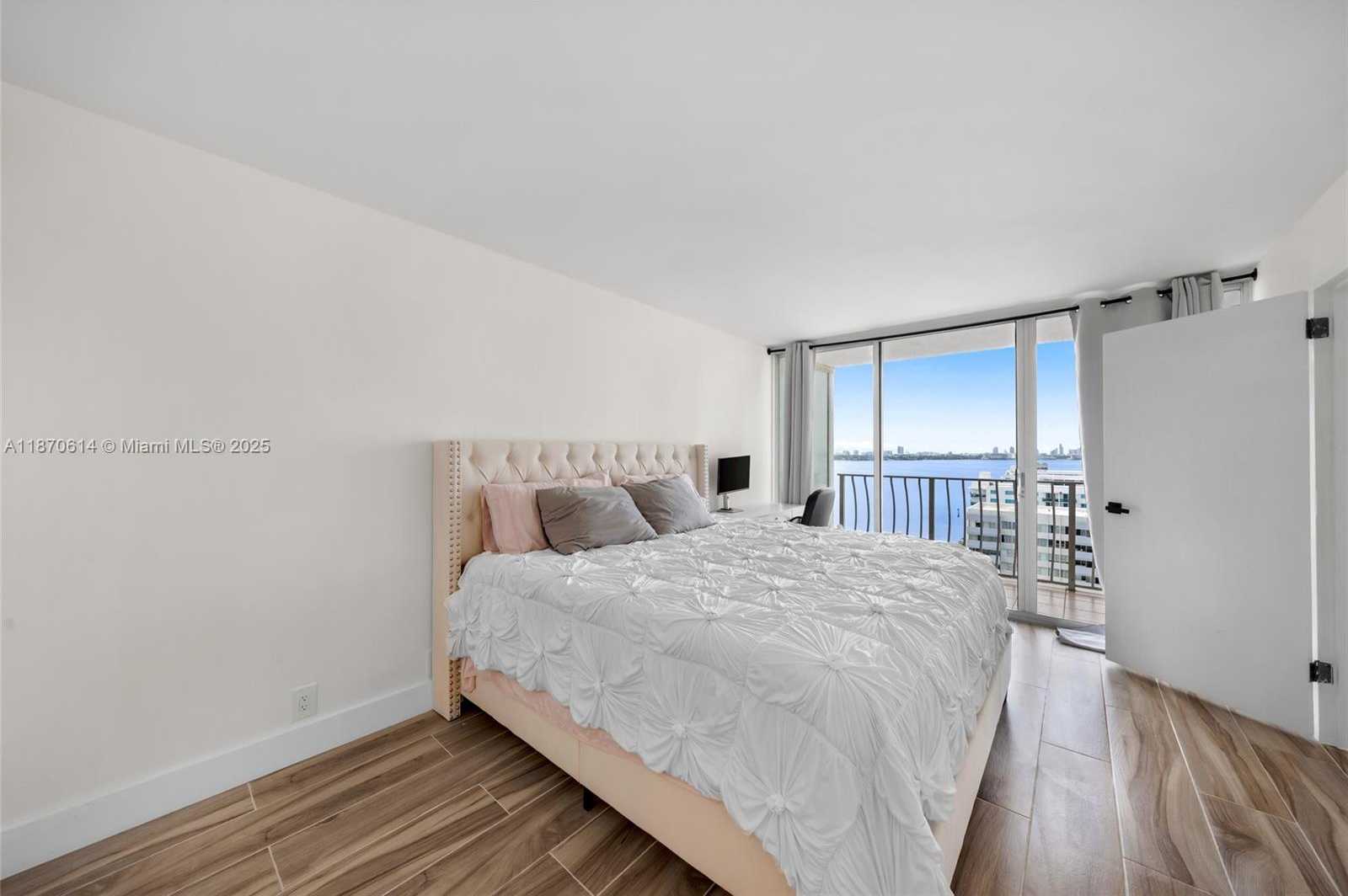 Small Image of 7601 EAST TREASURE DR #1722, North Bay Village Number 25