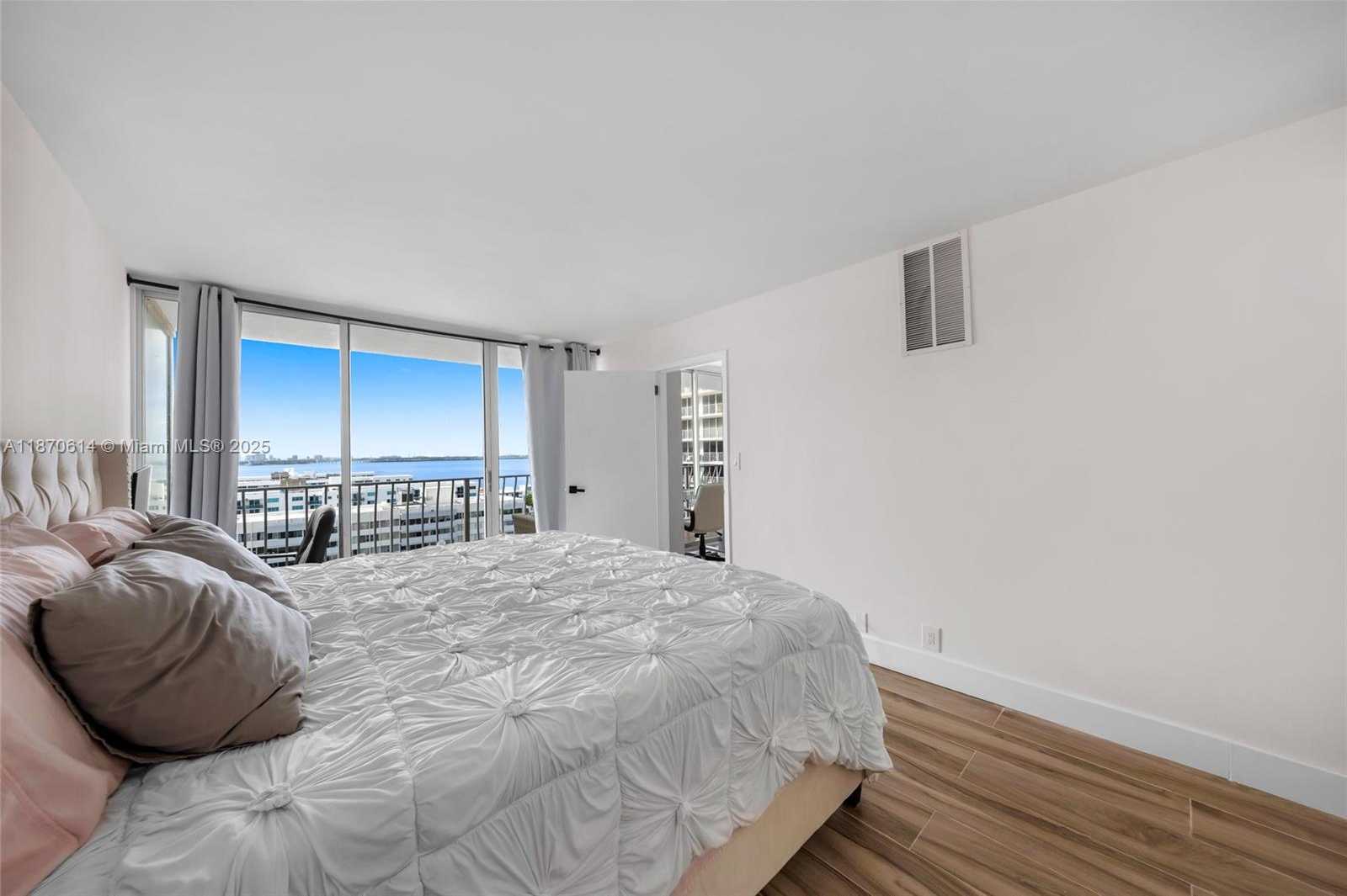 Small Image of 7601 EAST TREASURE DR #1722, North Bay Village Number 26