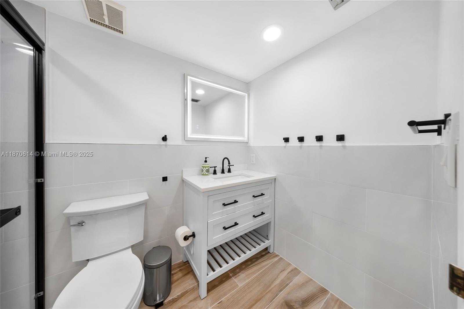 Small Image of 7601 EAST TREASURE DR #1722, North Bay Village Number 27