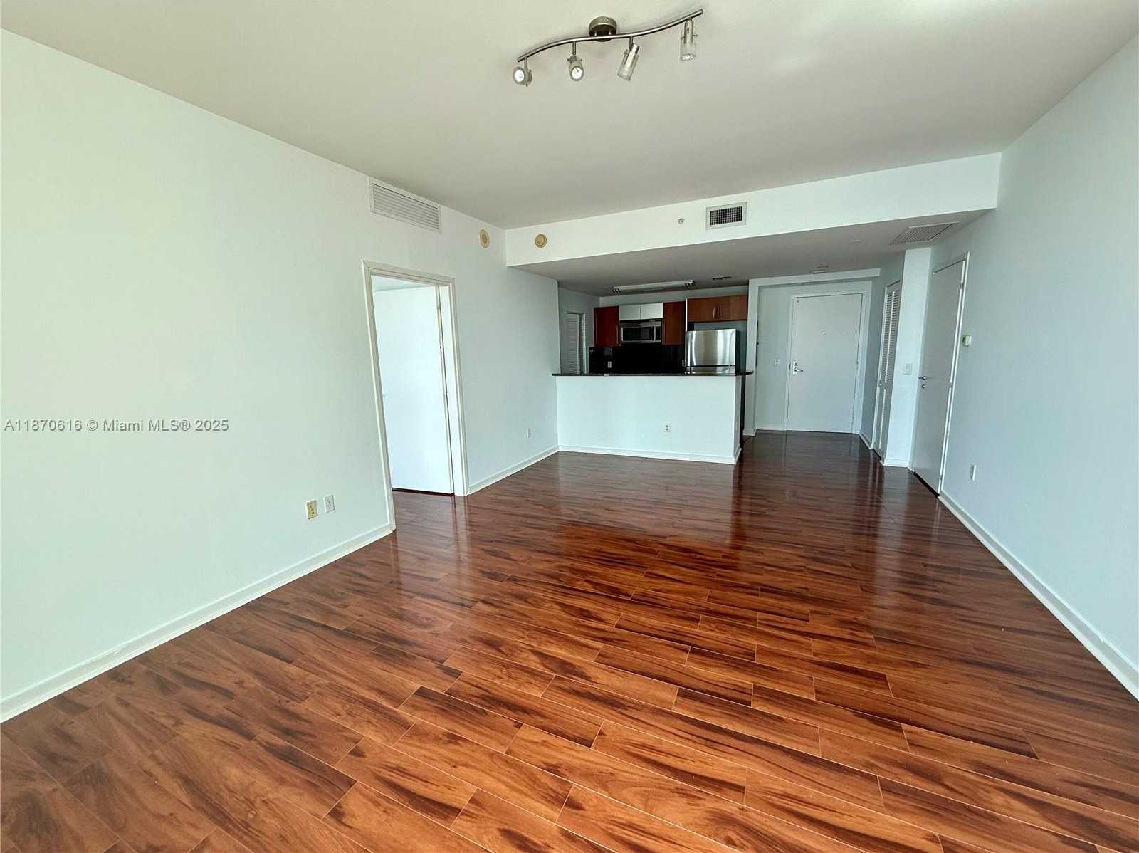 Small Image of 300 SOUTH BISCAYNE BLVD #T-3014, Miami Number 4