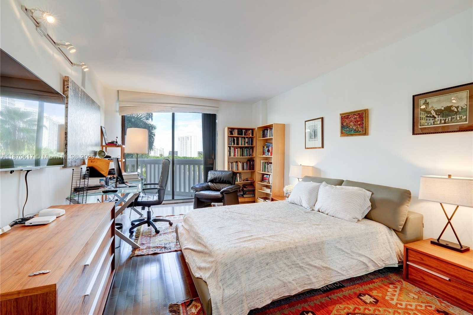 Small Image of 2000 ISLAND BLVD #710, Aventura Number 13
