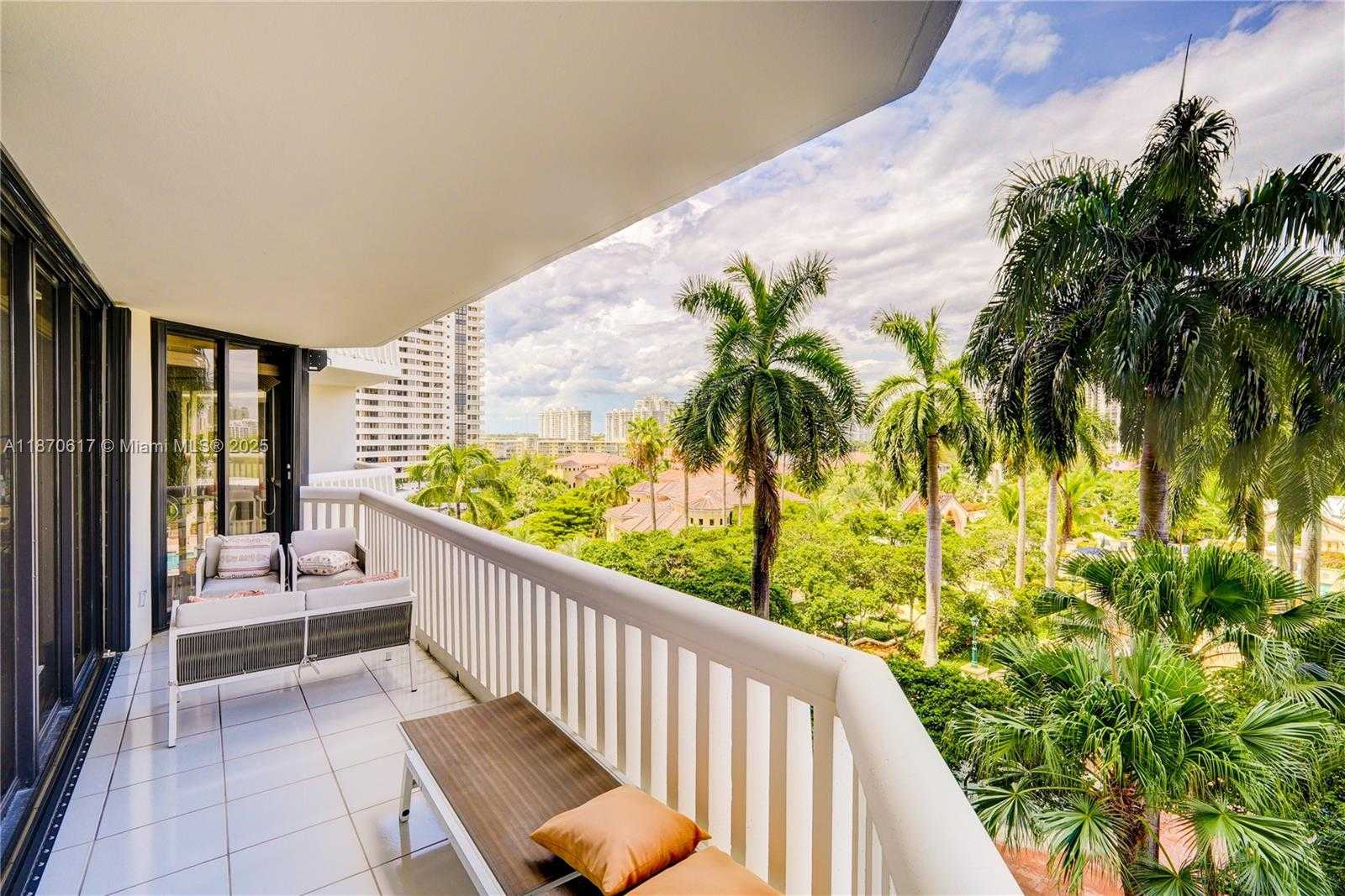 Small Image of 2000 ISLAND BLVD #710, Aventura Number 18