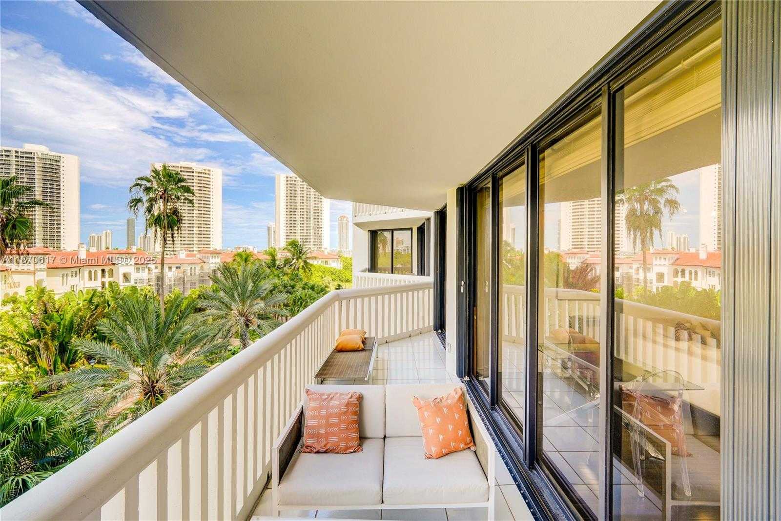 Small Image of 2000 ISLAND BLVD #710, Aventura Number 21
