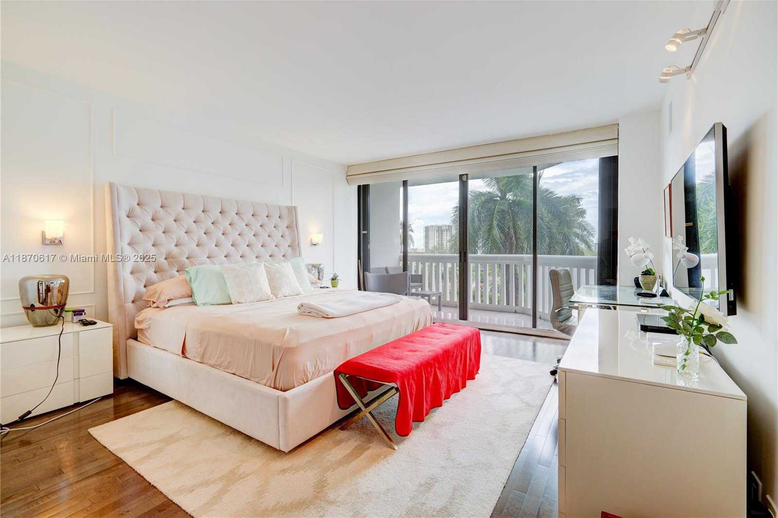 Small Image of 2000 ISLAND BLVD #710, Aventura Number 26
