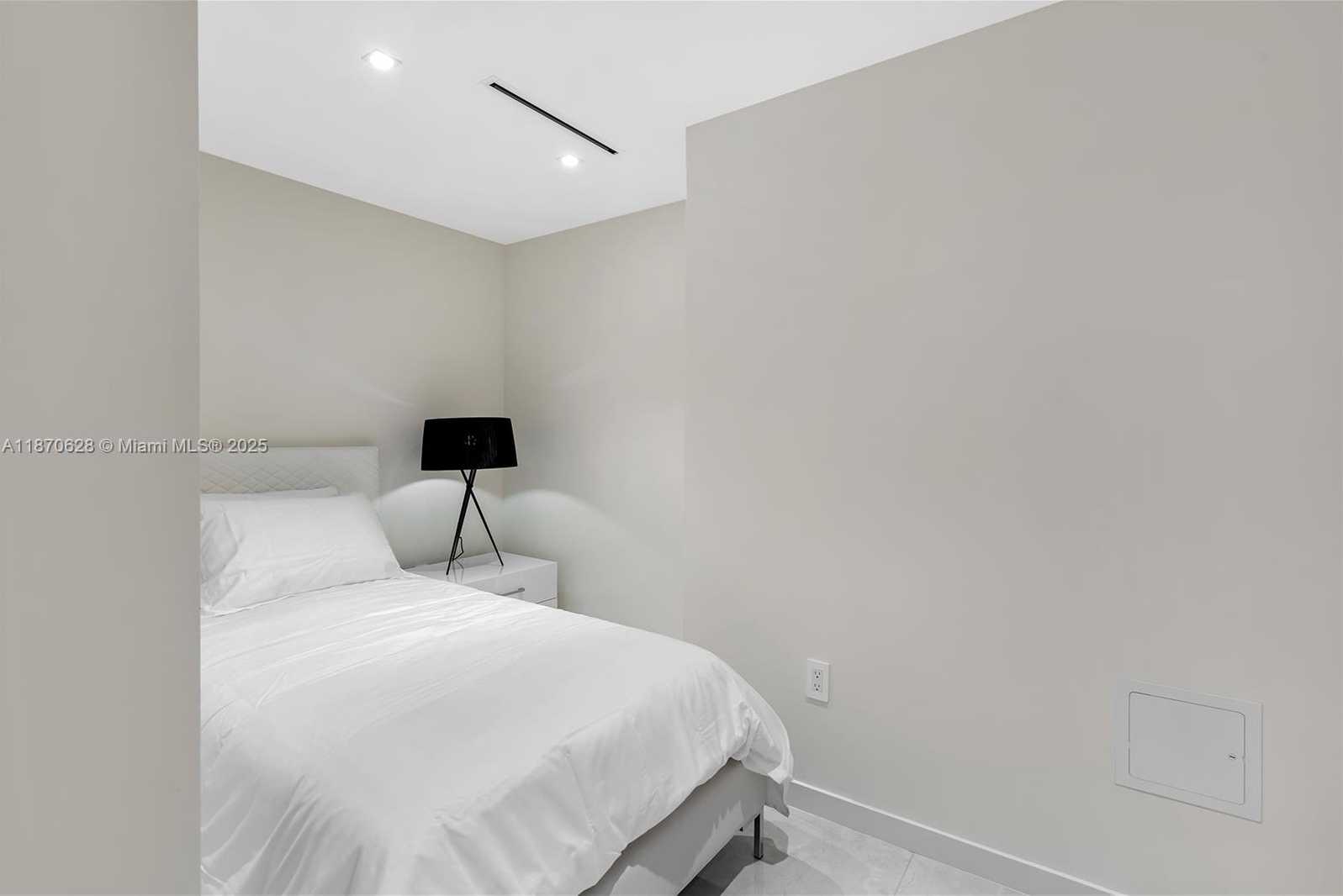 Small Image of 10155 COLLINS AVE #1605, Bal Harbour Number 43