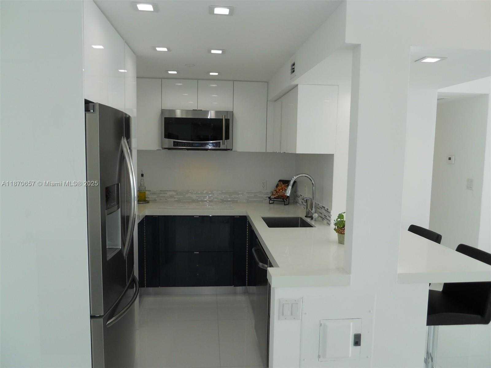 Small Image of 1000 WEST AVE #1514, Miami Beach Number 12