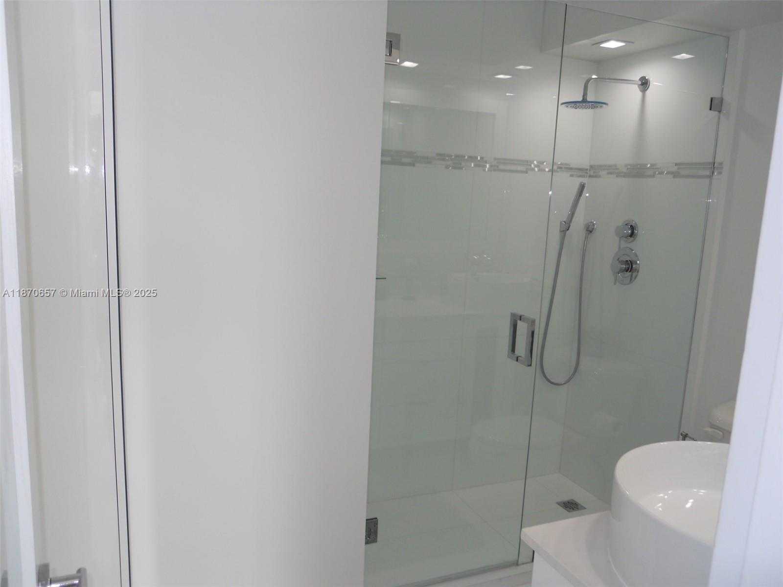 Small Image of 1000 WEST AVE #1514, Miami Beach Number 17