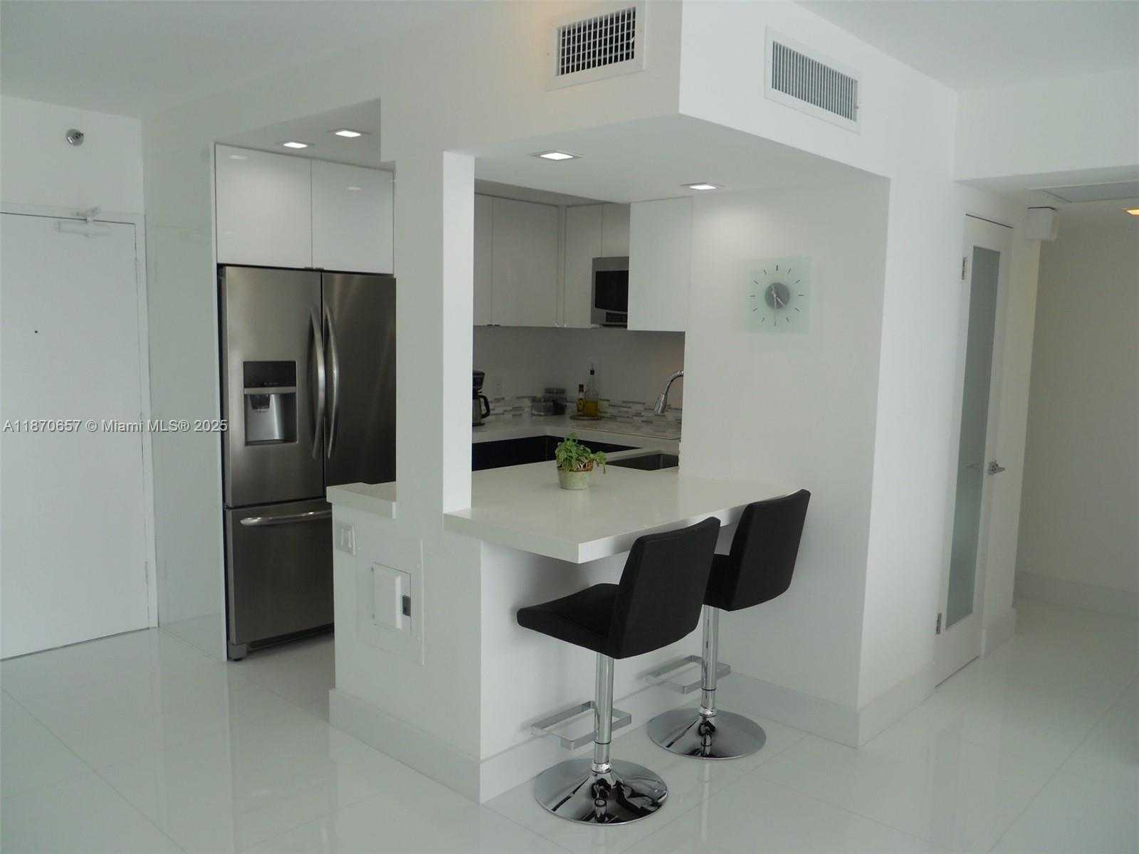 Small Image of 1000 WEST AVE #1514, Miami Beach Number 9