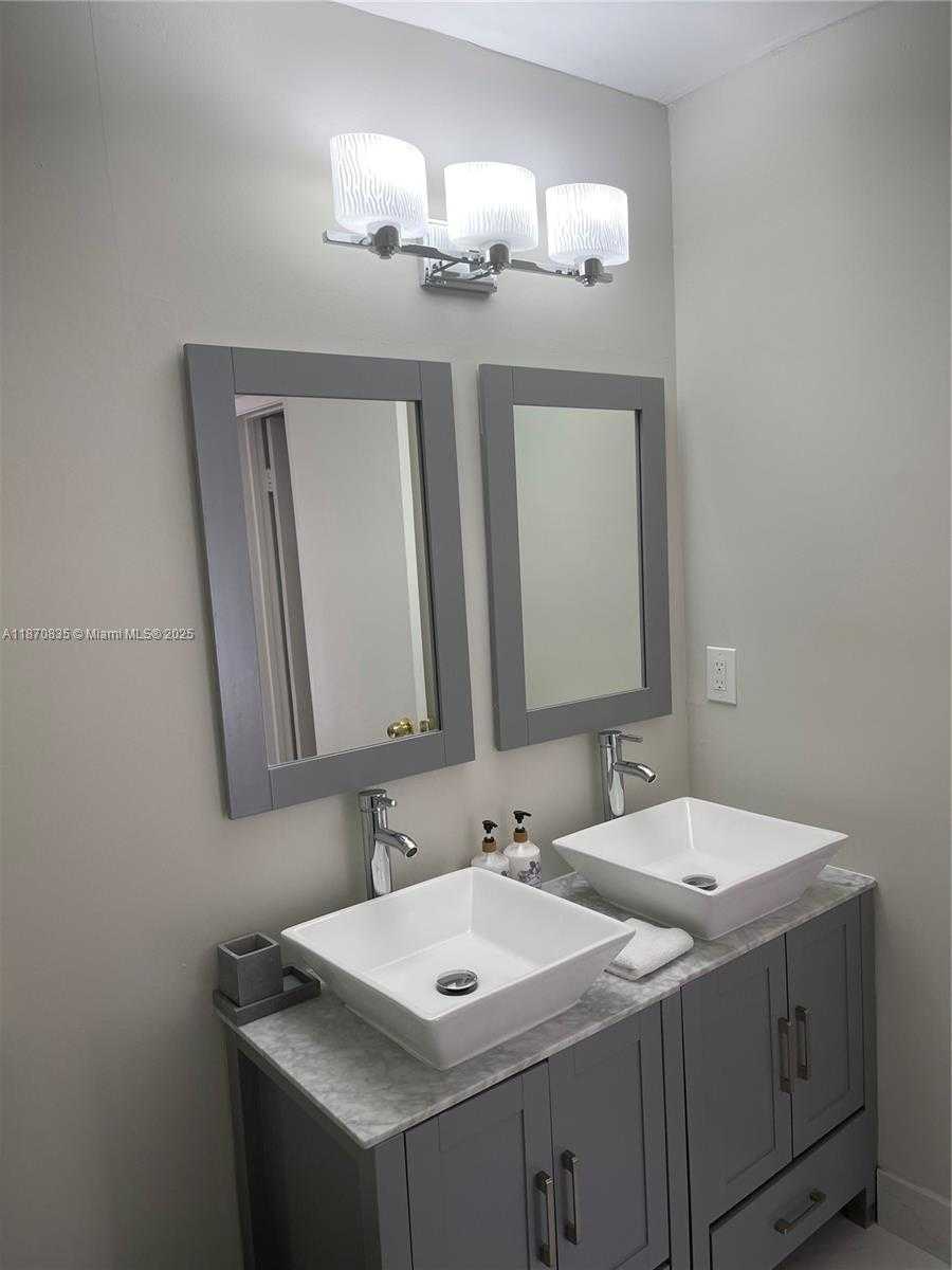 Small Image of 8203 NORTH WEST 9TH CT #2, Plantation Number 11