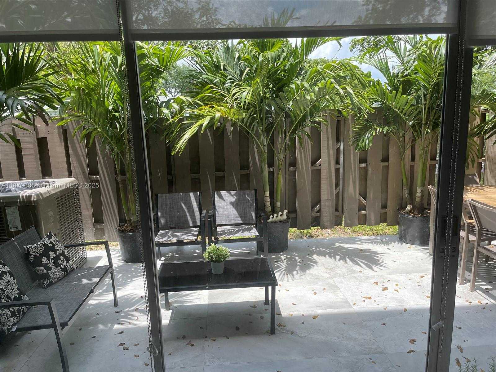 Small Image of 8203 NORTH WEST 9TH CT #2, Plantation Number 3