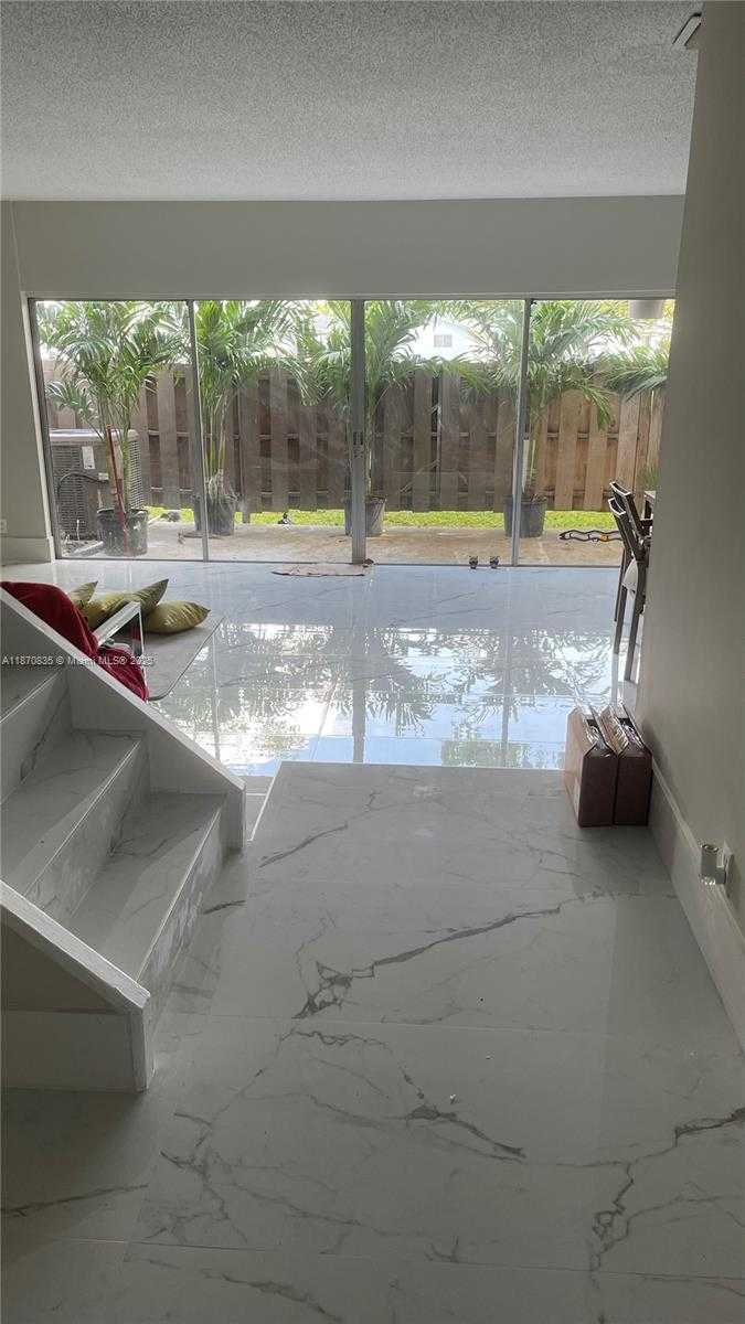 Small Image of 8203 NORTH WEST 9TH CT #2, Plantation Number 4