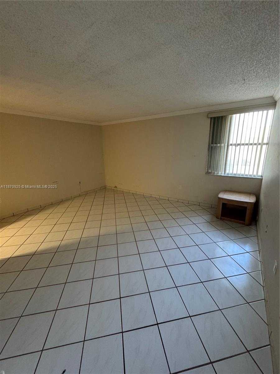 Small Image of 5750 COLLINS AVE #3K, Miami Beach Number 6