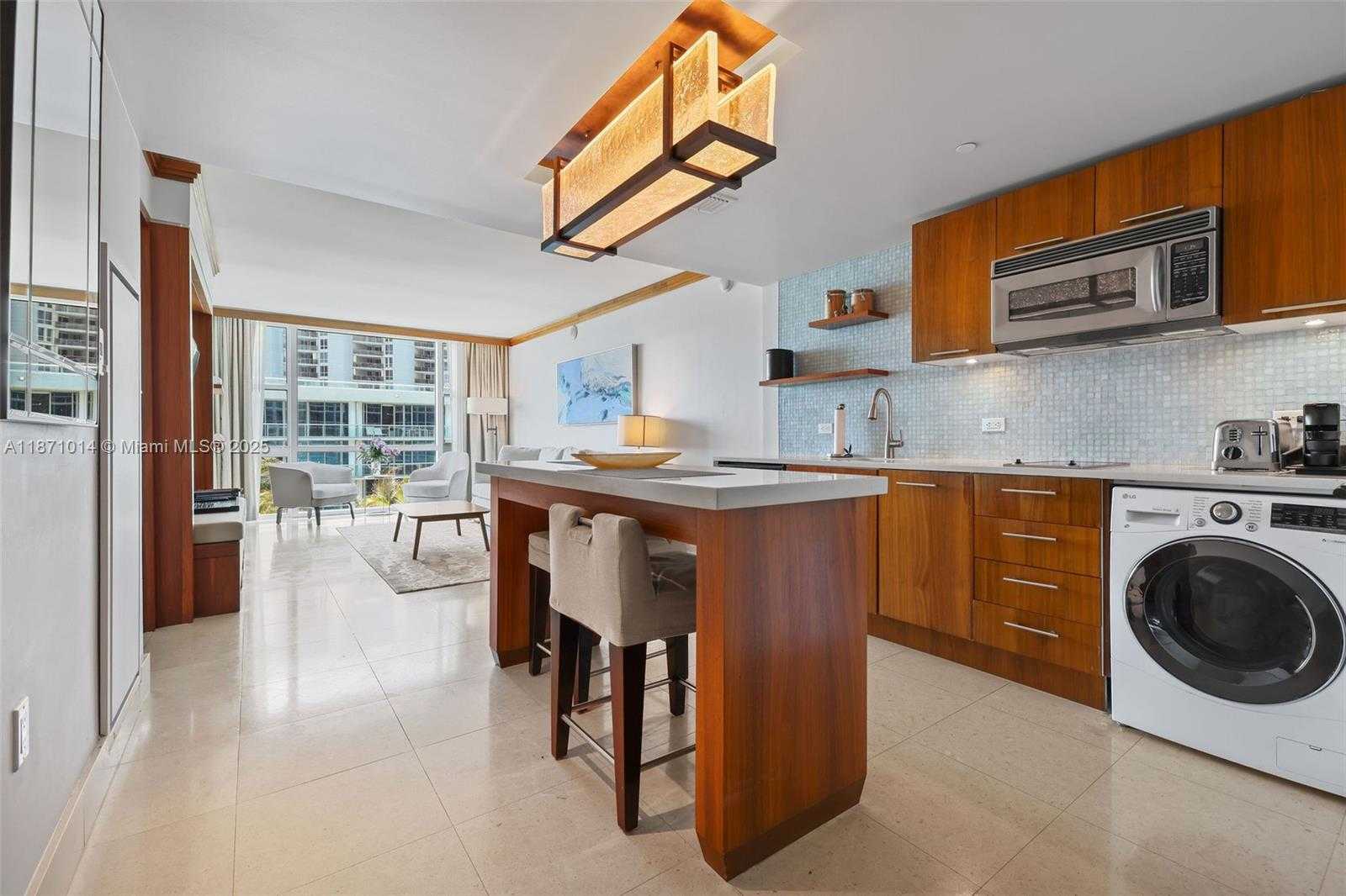 Small Image of 6801 COLLINS AVE #508, Miami Beach Number 4