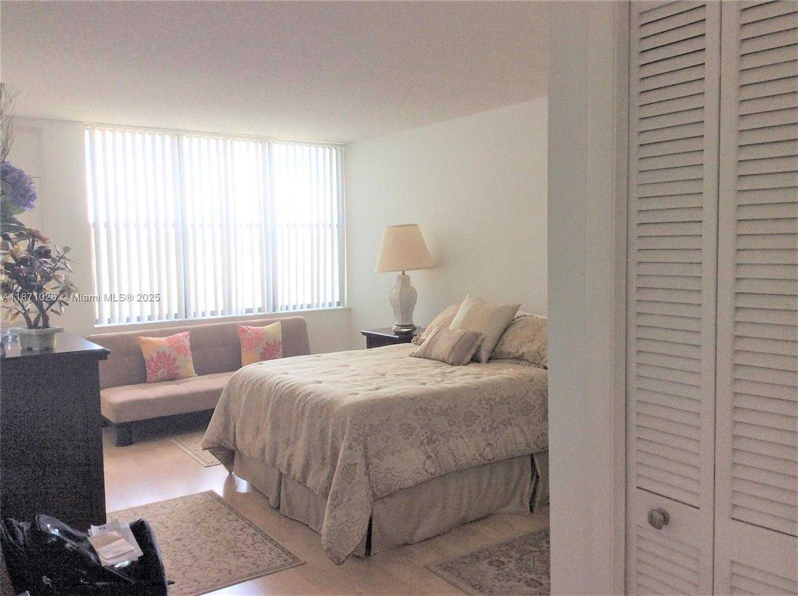 Small Image of 16300 GOLF CLUB RD #504, Weston Number 13