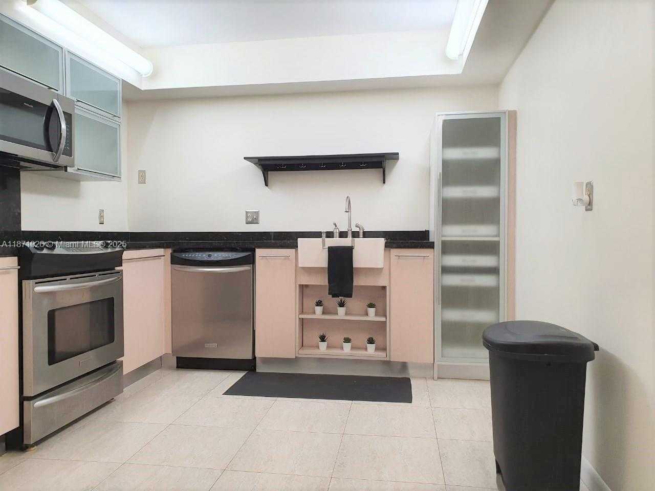 Small Image of 16300 GOLF CLUB RD #504, Weston Number 2