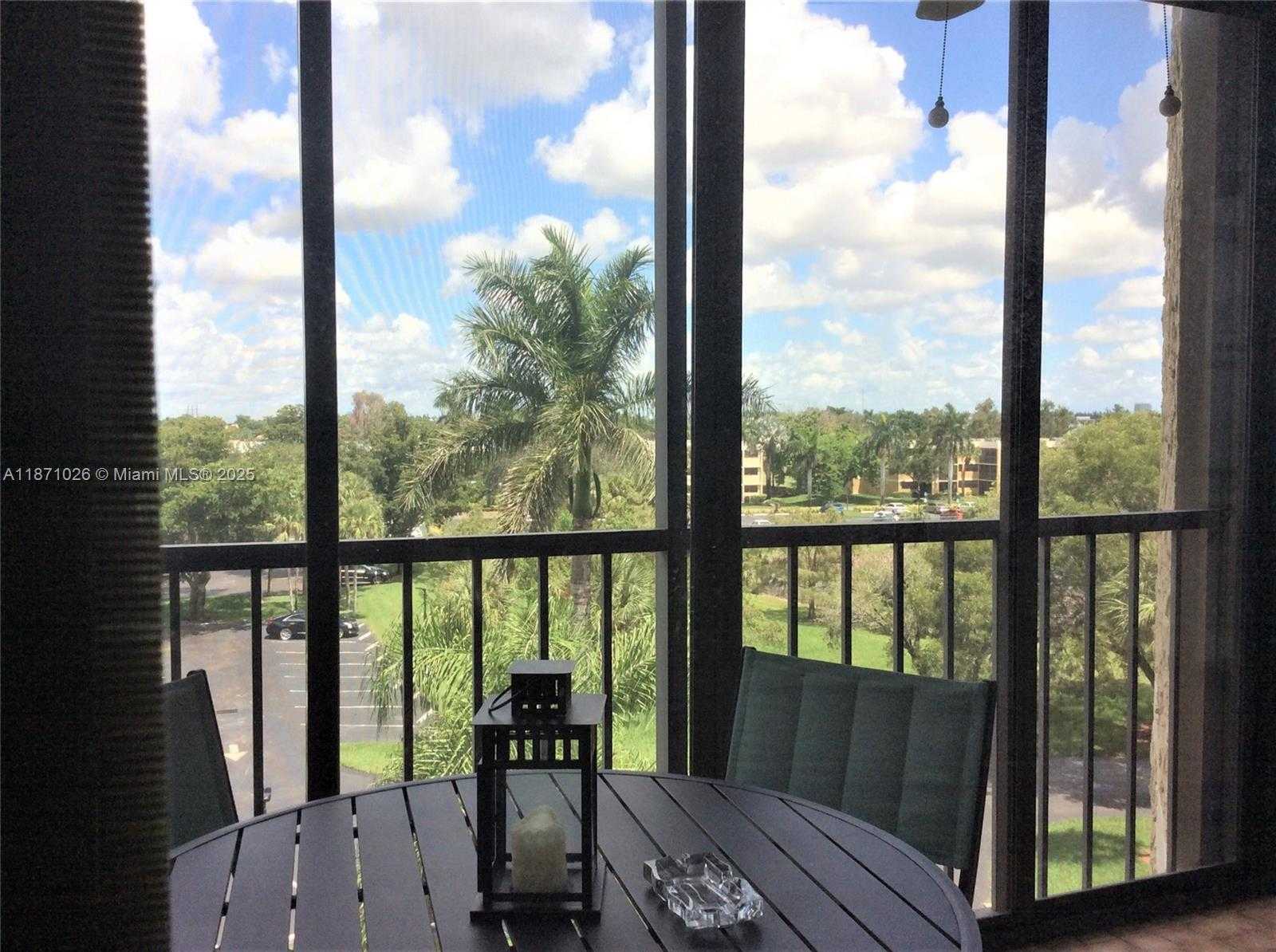 Small Image of 16300 GOLF CLUB RD #504, Weston Number 5