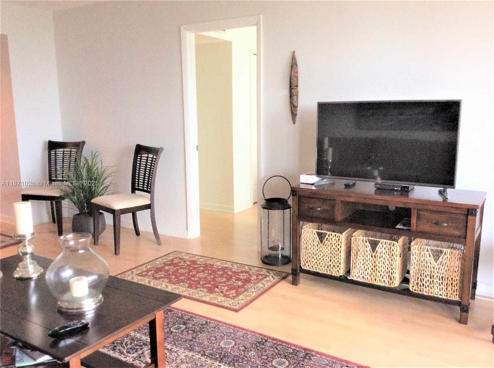 Small Image of 16300 GOLF CLUB RD #504, Weston Number 7