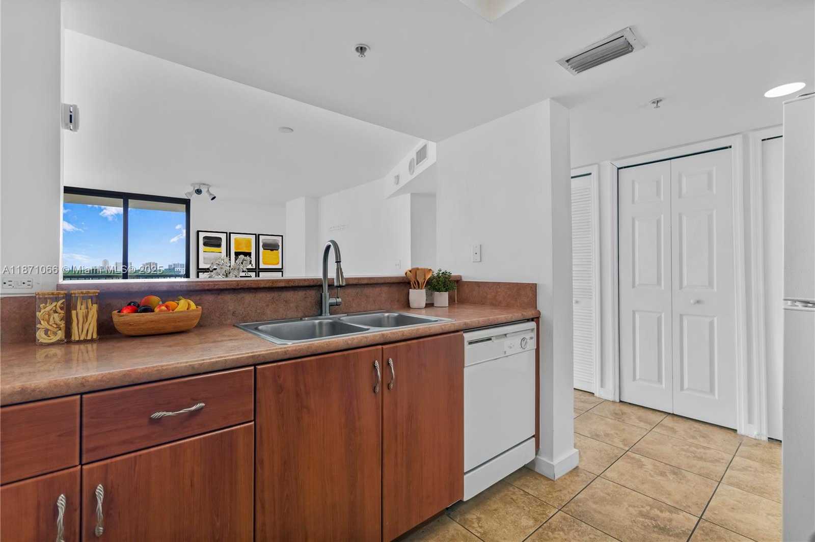 Small Image of 1690 SOUTH WEST 27TH AVE #604, Miami Number 9