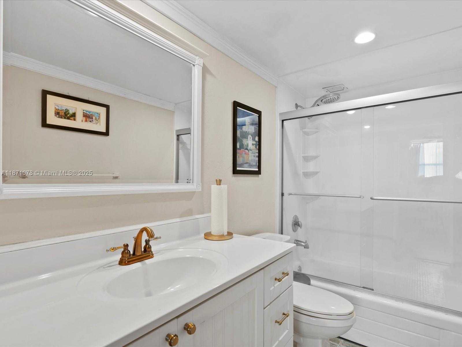 Small Image of 437 GOLDEN ISLES DR #9H, Hallandale Beach Number 15