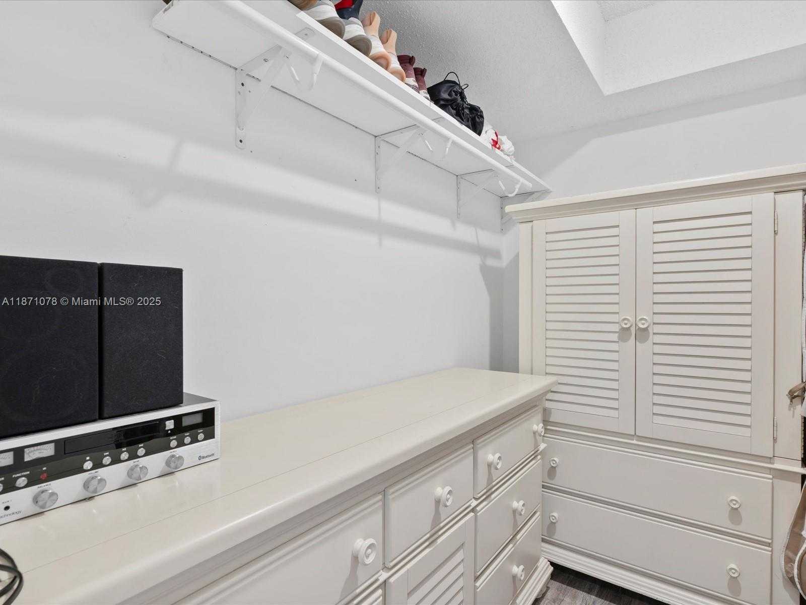 Small Image of 437 GOLDEN ISLES DR #9H, Hallandale Beach Number 16