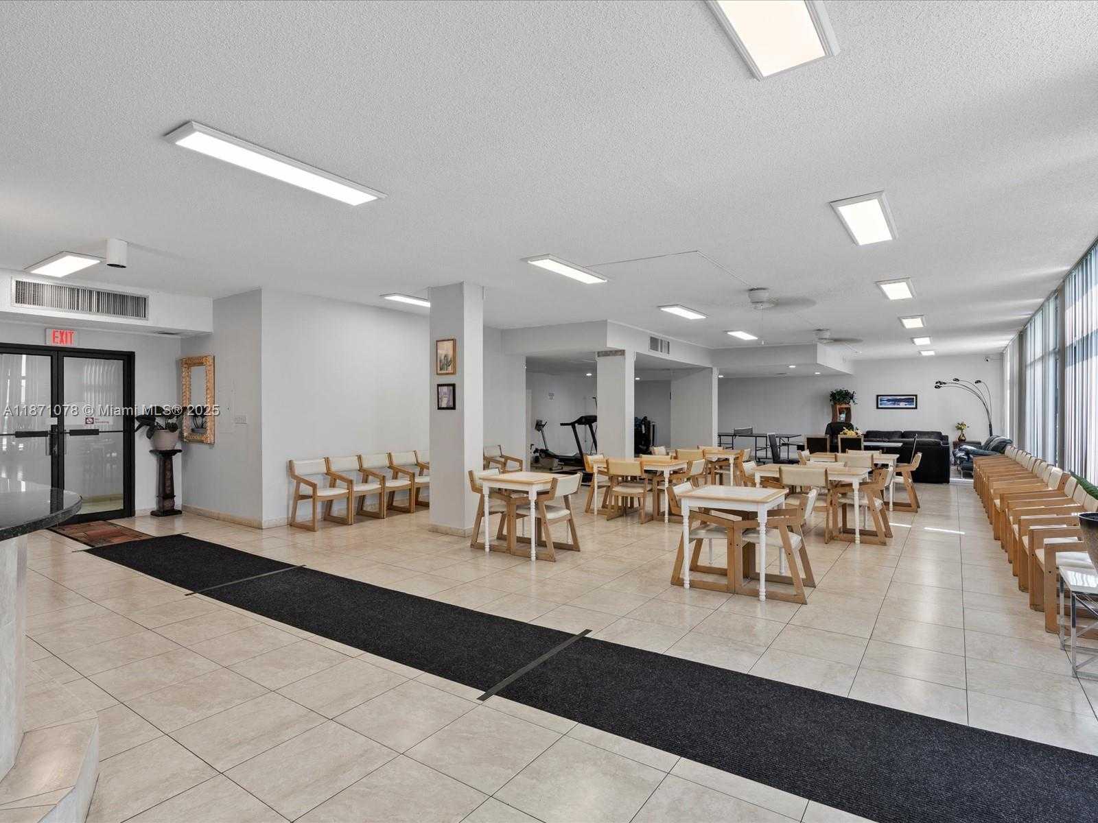 Small Image of 437 GOLDEN ISLES DR #9H, Hallandale Beach Number 17