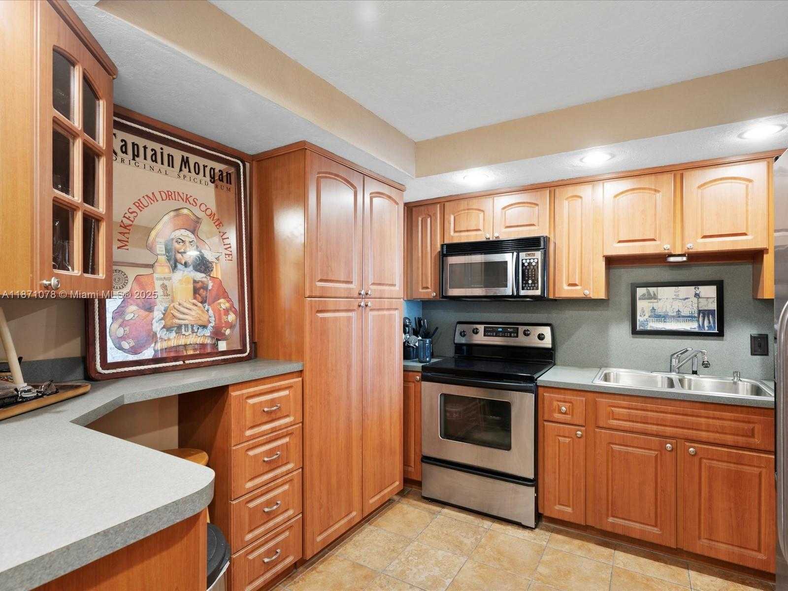 Small Image of 437 GOLDEN ISLES DR #9H, Hallandale Beach Number 4