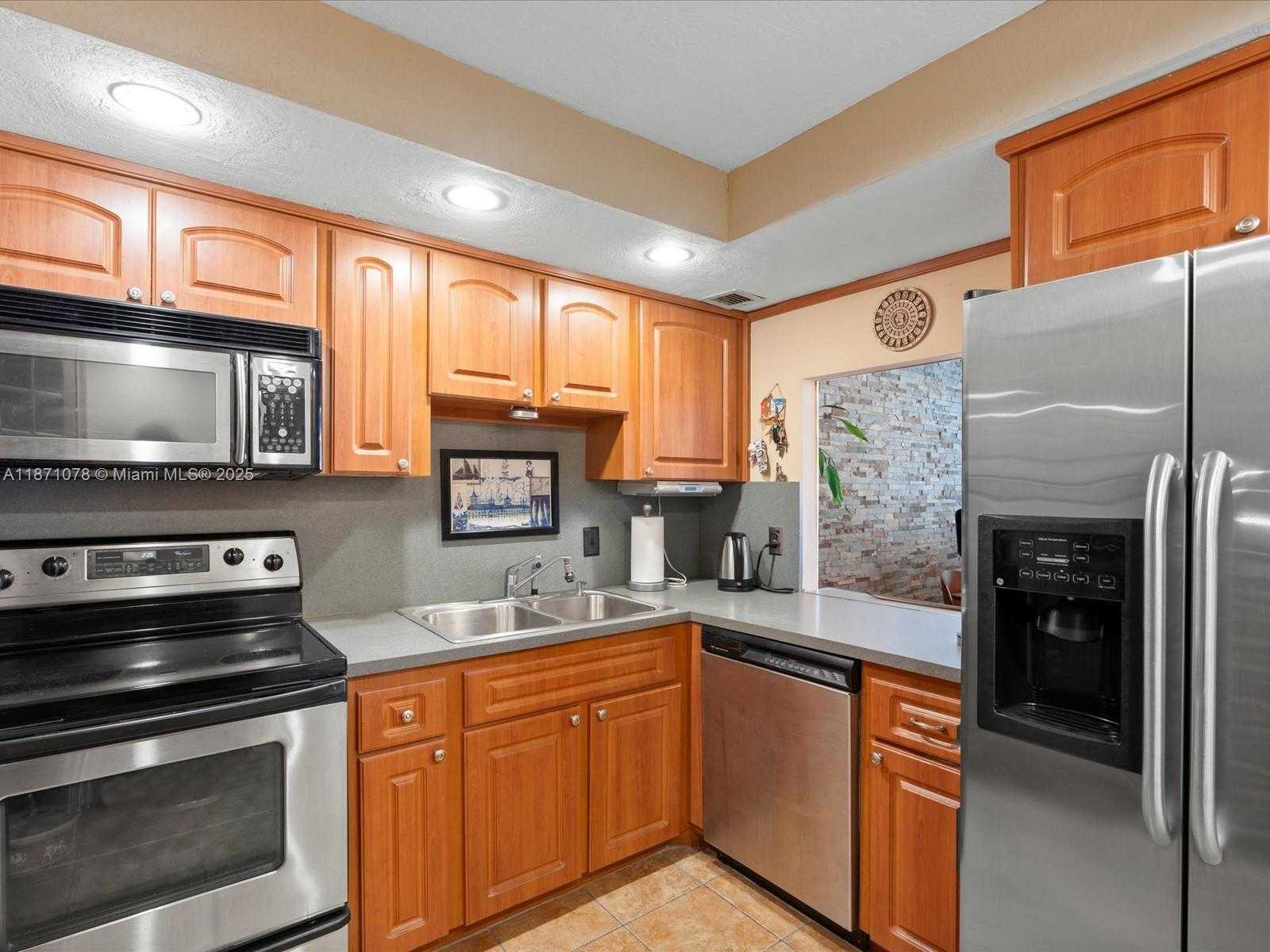 Small Image of 437 GOLDEN ISLES DR #9H, Hallandale Beach Number 5