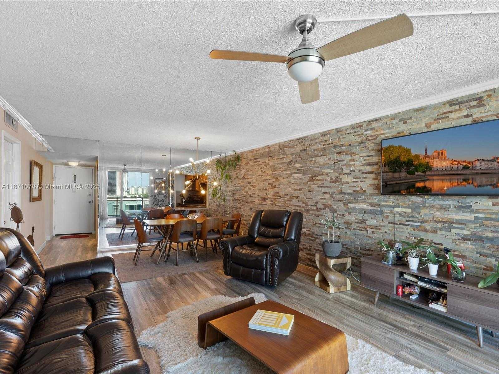 Small Image of 437 GOLDEN ISLES DR #9H, Hallandale Beach Number 6