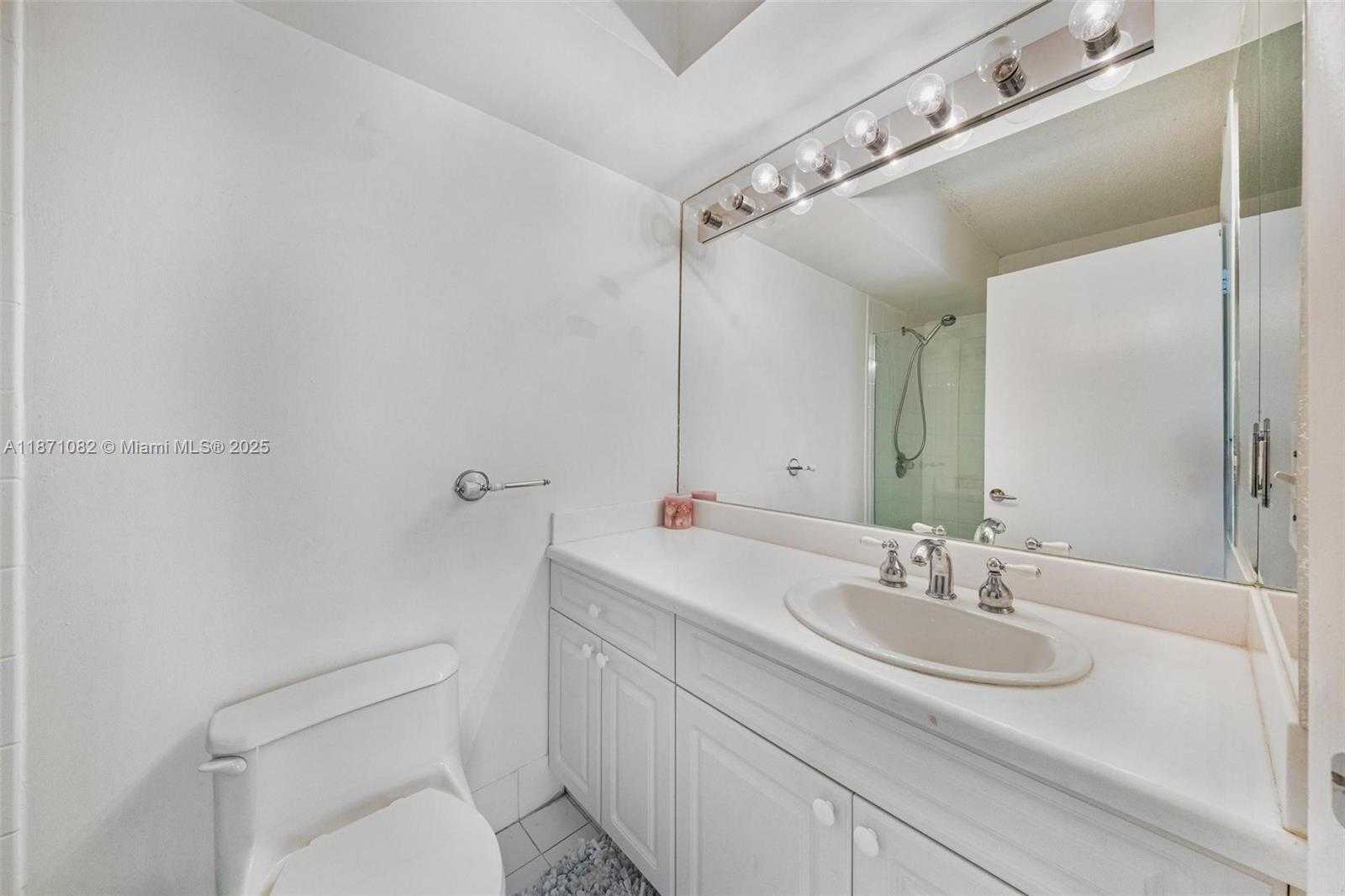 Small Image of 5900 COLLINS AVE #1905, Miami Beach Number 17