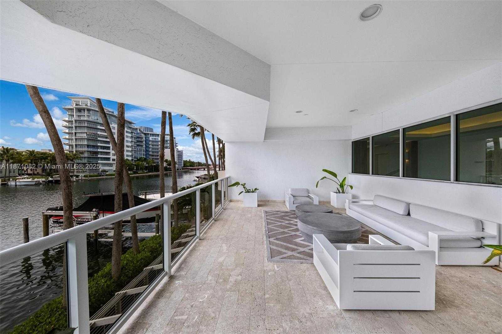 Small Image of 5900 COLLINS AVE #1905, Miami Beach Number 19