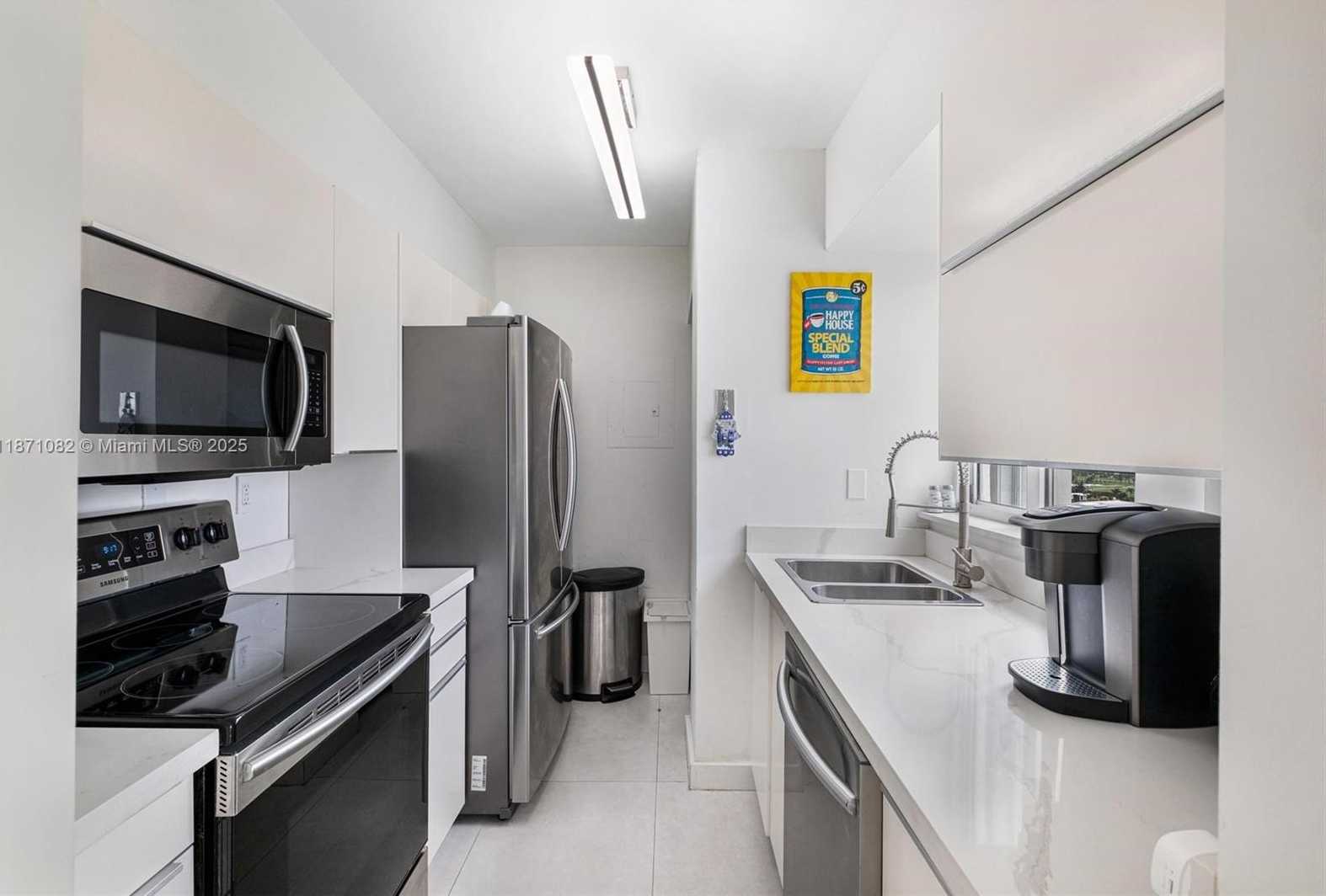 Small Image of 5900 COLLINS AVE #1905, Miami Beach Number 6