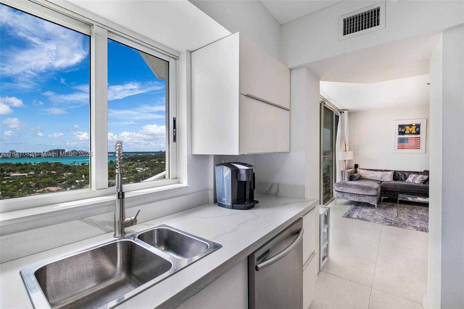 Small Image of 5900 COLLINS AVE #1905, Miami Beach Number 7