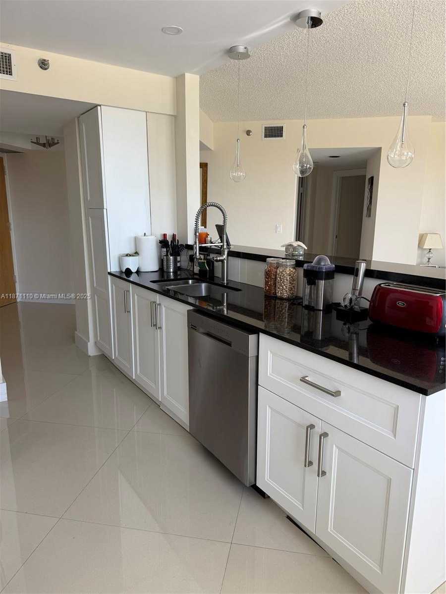 Small Image of 20185 EAST COUNTRY CLUB DR #510, Aventura Number 2