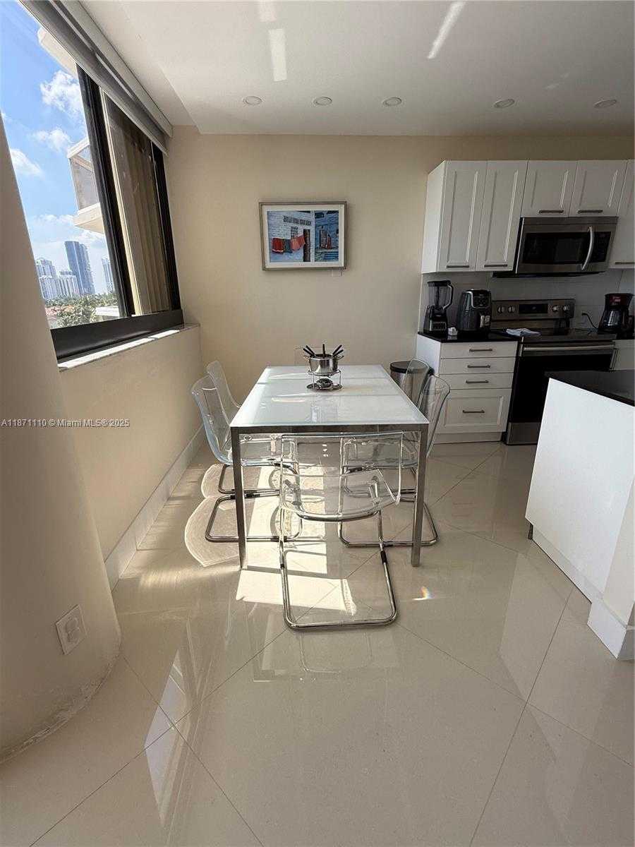 Small Image of 20185 EAST COUNTRY CLUB DR #510, Aventura Number 3