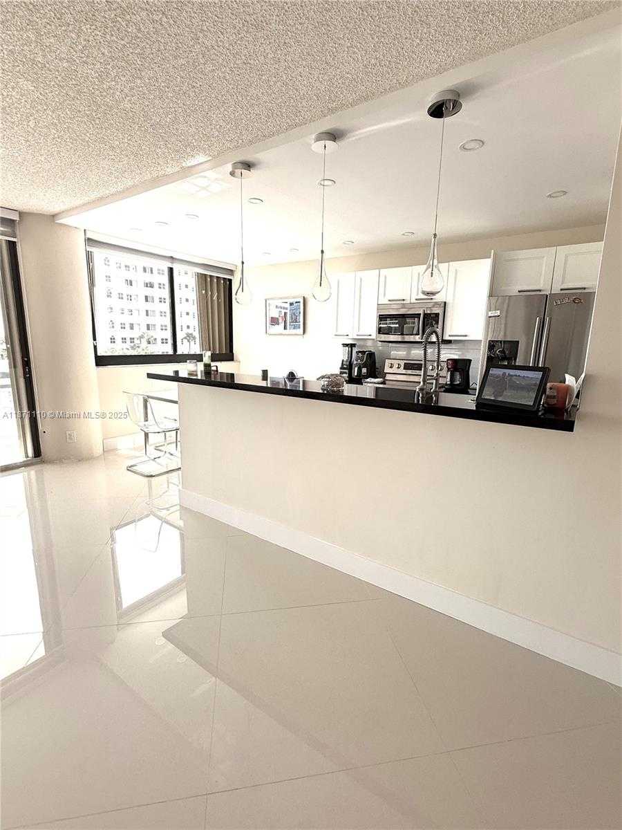 Small Image of 20185 EAST COUNTRY CLUB DR #510, Aventura Number 4
