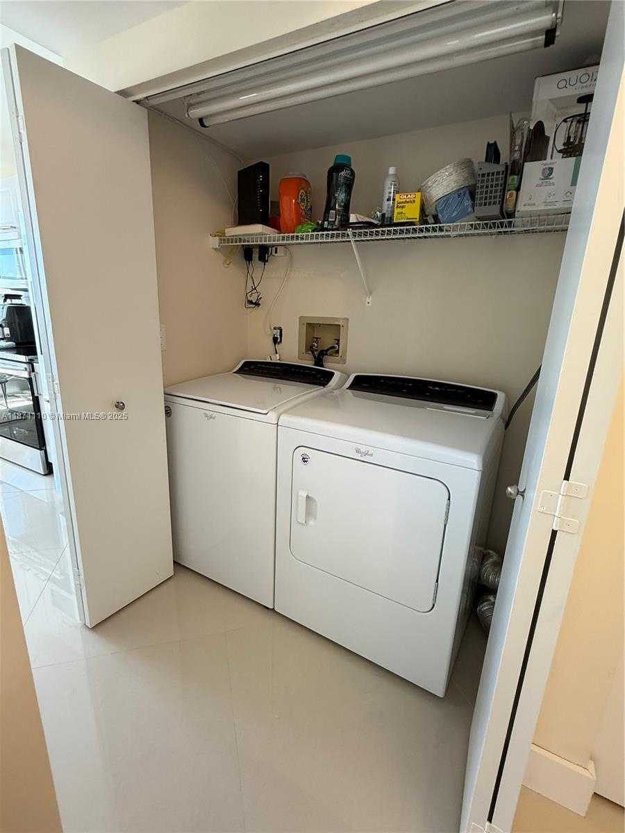 Small Image of 20185 EAST COUNTRY CLUB DR #510, Aventura Number 7