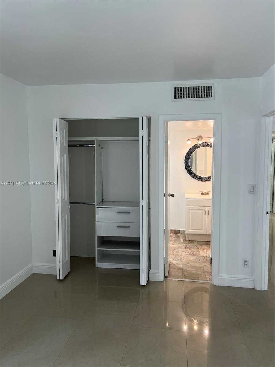 Small Image of 20335 E Country Club Dr, Aventura, FL 33180, USA Number 10