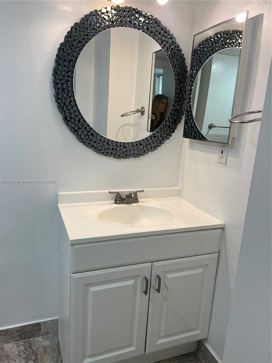Small Image of 20335 E Country Club Dr, Aventura, FL 33180, USA Number 11