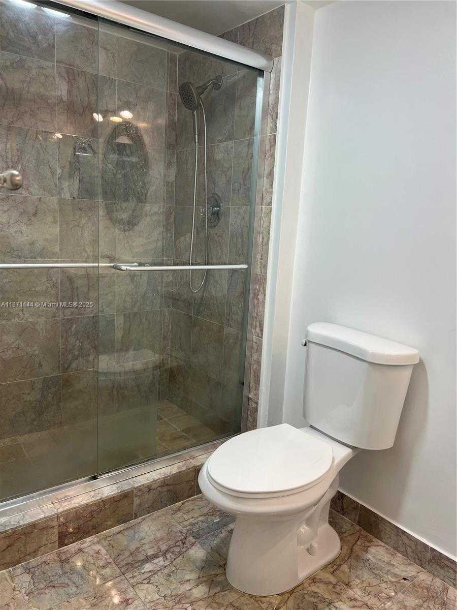 Small Image of 20335 E Country Club Dr, Aventura, FL 33180, USA Number 12